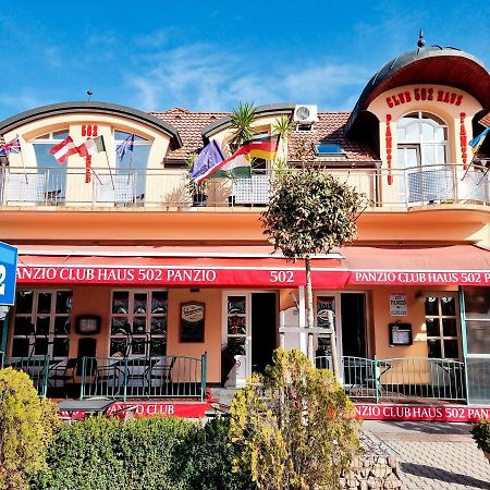 Club Haus 502 Kalocsa Acomodação com café da manhã Exterior foto